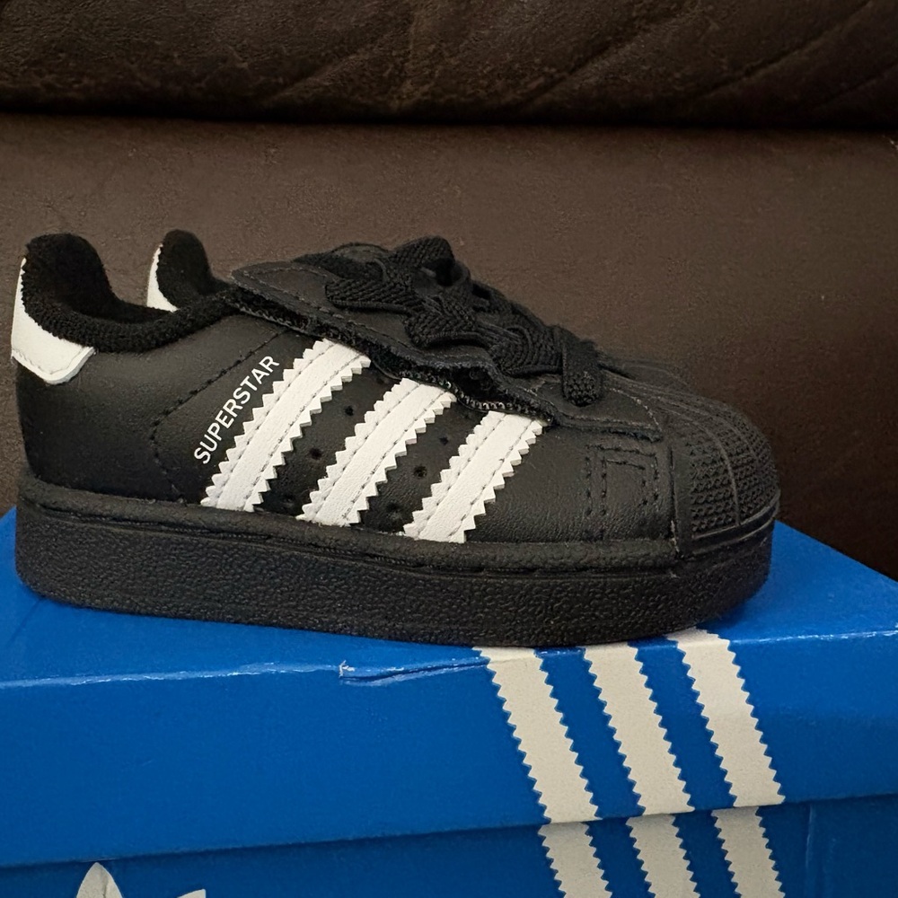 Adidas Superstar Infant Sneakers Black White brand new in box size 4k